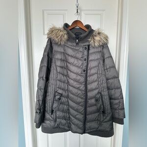 LIVIK Women’s Quilted Hooded Winter Coat with Faux Fur Trim - tan and brown